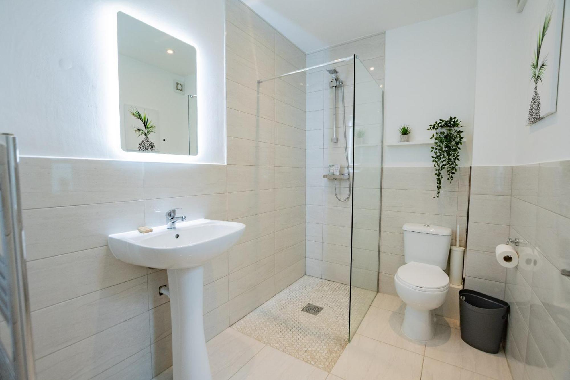 The Large Group House -Sleeps 21 Villa ดับลิน ภายนอก รูปภาพ
